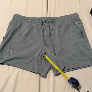 Nike yoga shorts 7”  XXL. Great condition. Zipper pockets with drawstring